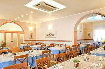 ホテル Ristorante Pozzi