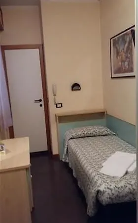 彭斯餐厅旅馆 2* 贝拉里亚-伊贾马里纳